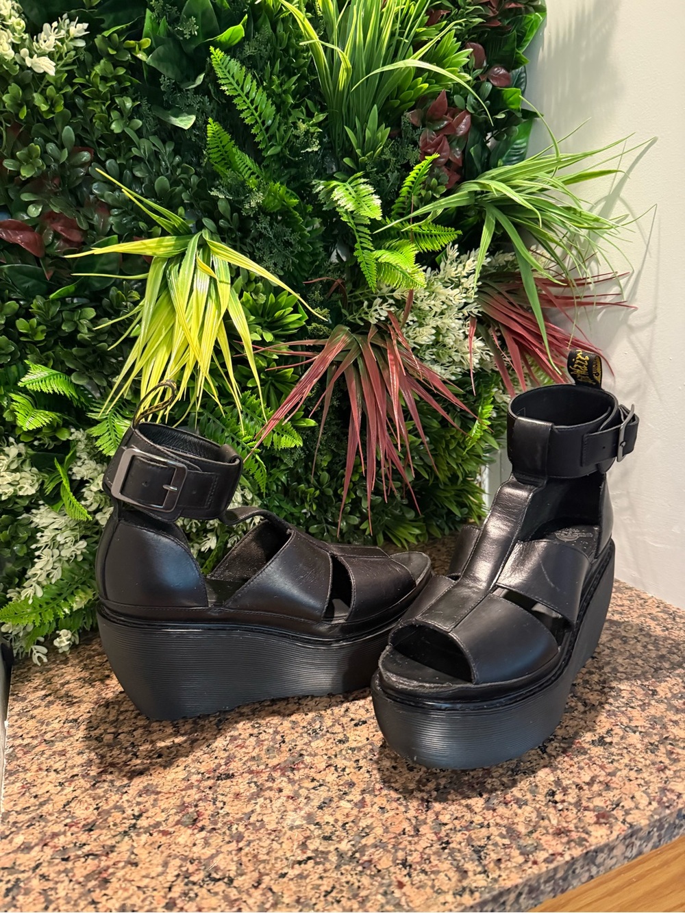 Women’s Dr Martens “Bessie” Sandals - Rare - Picture 3 of 10